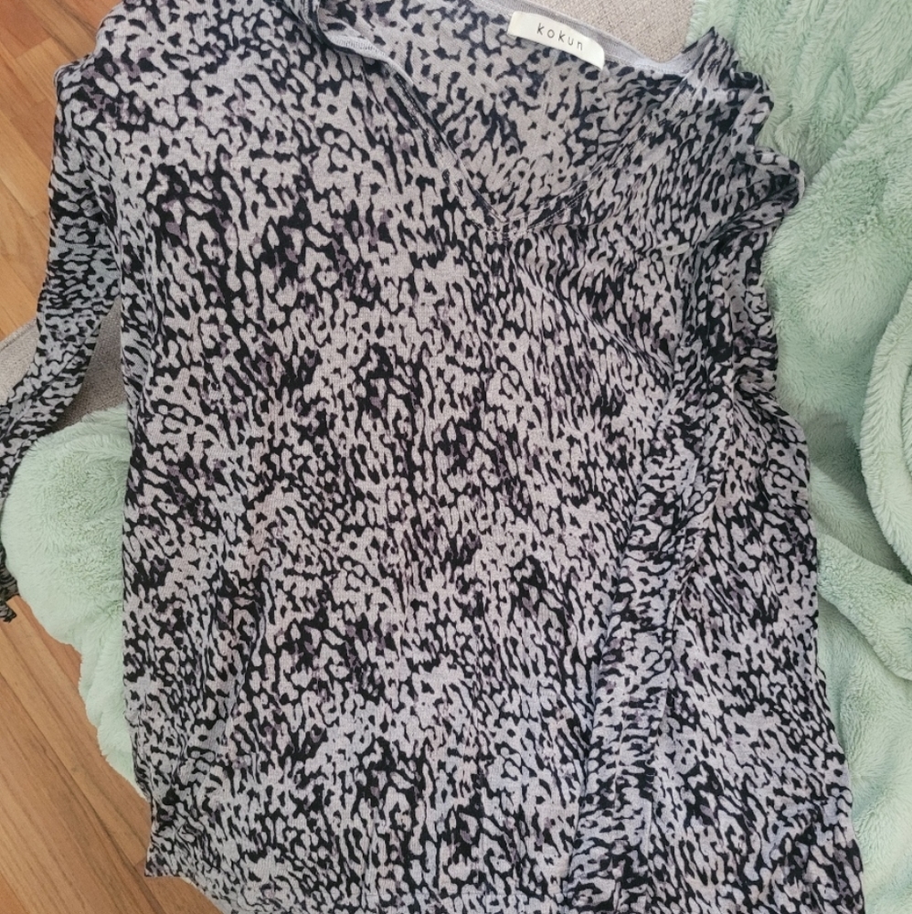 Kokun women cashmere black and white blouse